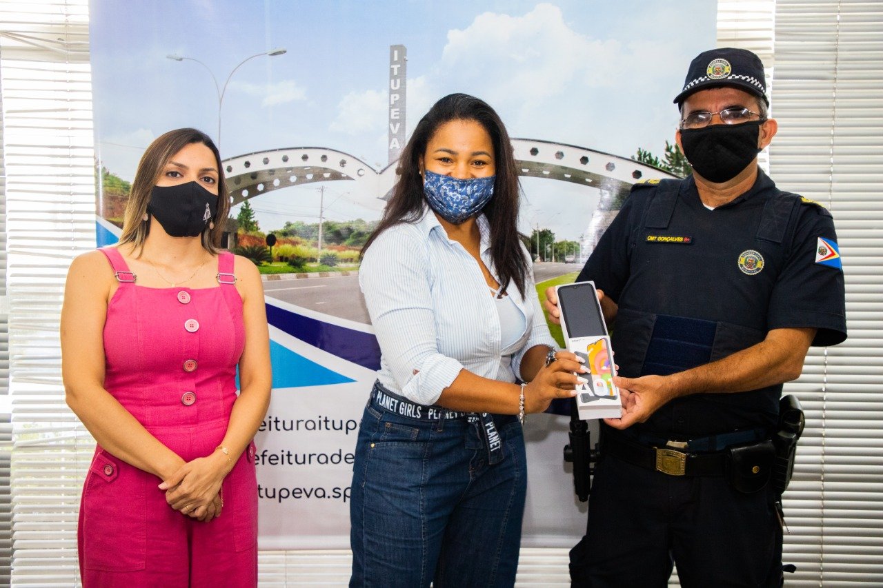 Empresária Claudiana Pereira, secretária Aline Alves e comandante José Augusto Gonçalves Alves