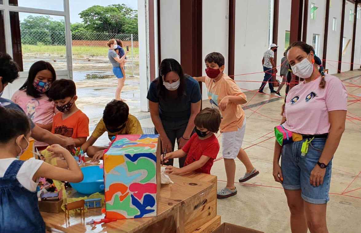 Irene Tanabe apresenta “Histórias contadas com origamis” no sábado e Gika conduz a oficina com recicláveis no domingo (25)