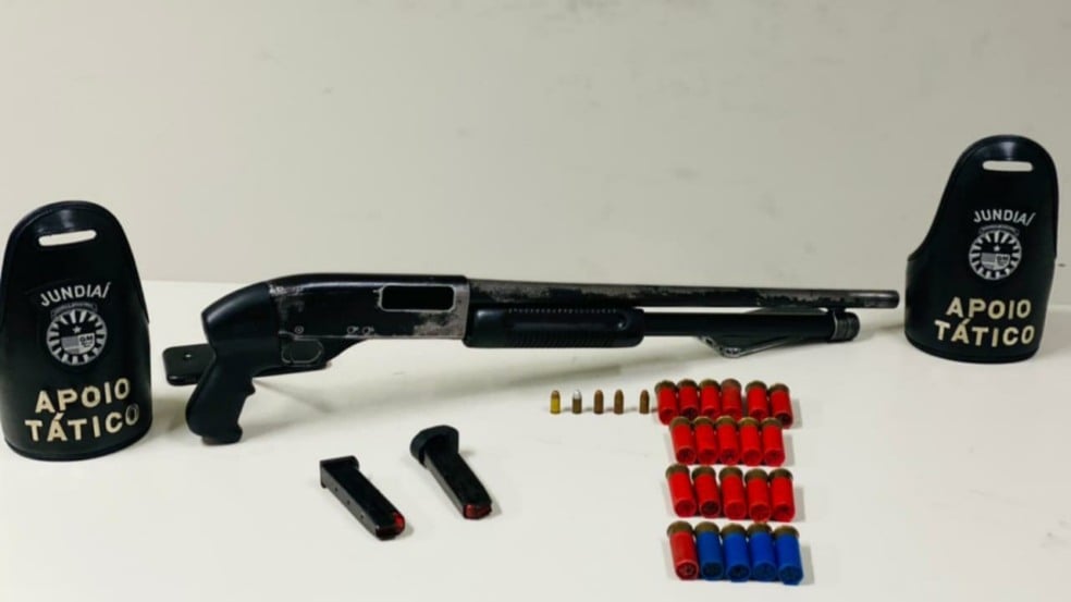 GM de Jundiaí apreende arma e munições com três jovens