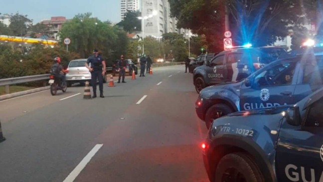 Equipes atuam na fiscalização integrada evitando aglomerações por Jundiaí