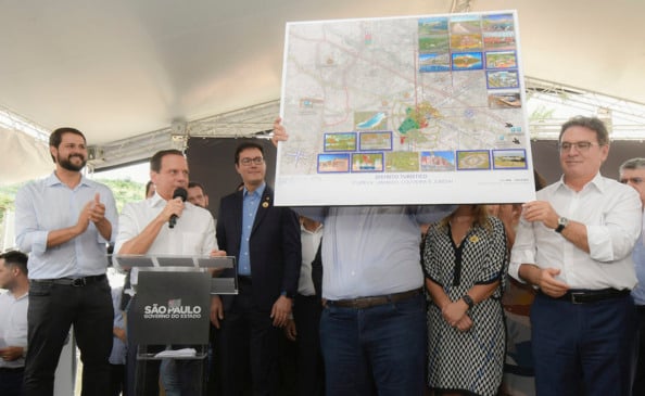 representantes do executivo do estado e da regiao estado em evento