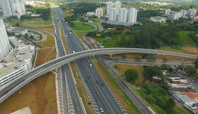 Foto de complexo viário