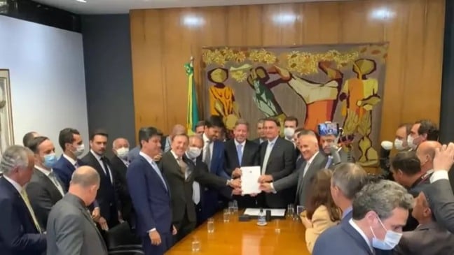 Presidente Bolsonaro se reúne com membros do governo e lideranças do Congresso para discutir a privatização dos Correios