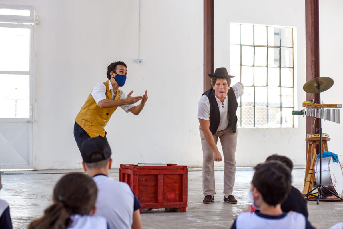 Programação traz a Cia. Grifo de Teatro, com a peça “O Sapato do Palhaço” no sábado (17) e a Trupe Pling! com seu “Circo Parque” no domingo(18)