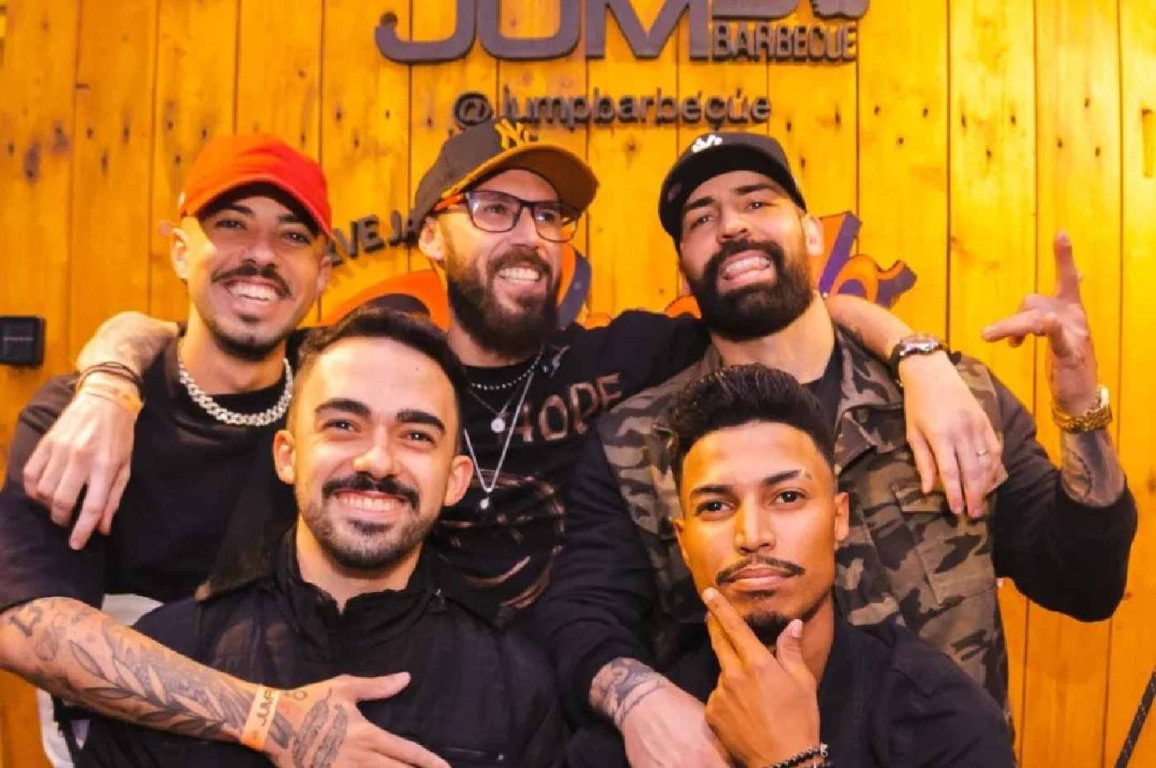 Grupo Misturaeh se apresenta no Jumpbarbecue para gravação de novo audiovisual Grupo Misturaeh se apresenta no Jumpbarbecue para gravação de novo audiovisual