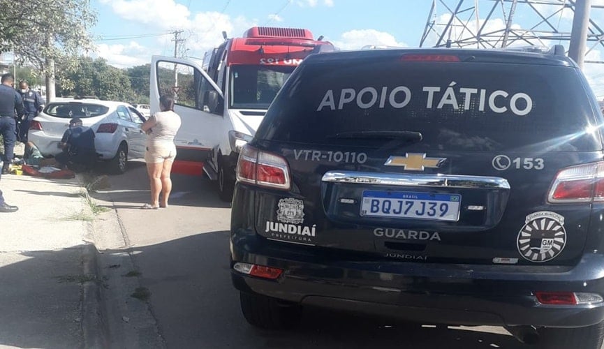 Foto de viatura e resgate