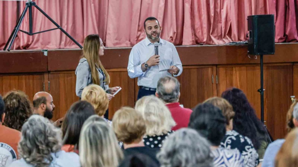 Gustavo Martinelli em reunião pública no bairro do Retiro. Gustavo Martinelli em reunião pública no bairro do Retiro.