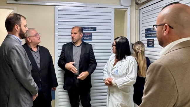 Edicarlos em visita ao Hospital Regional de Jundiaí.
