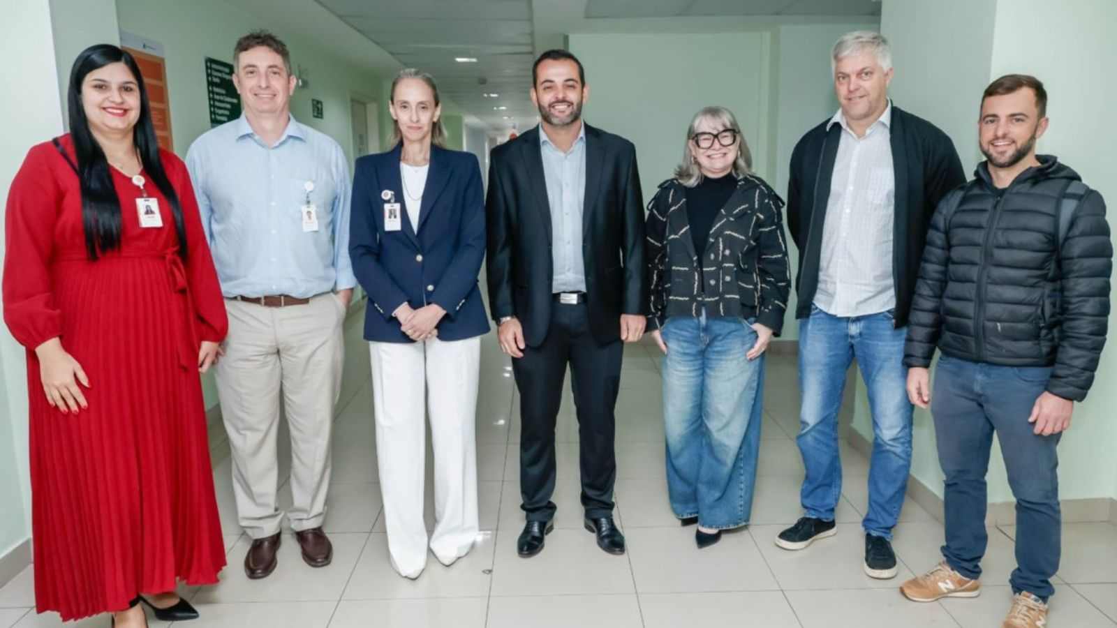 Autoridades de Jundiaí e da saúde.