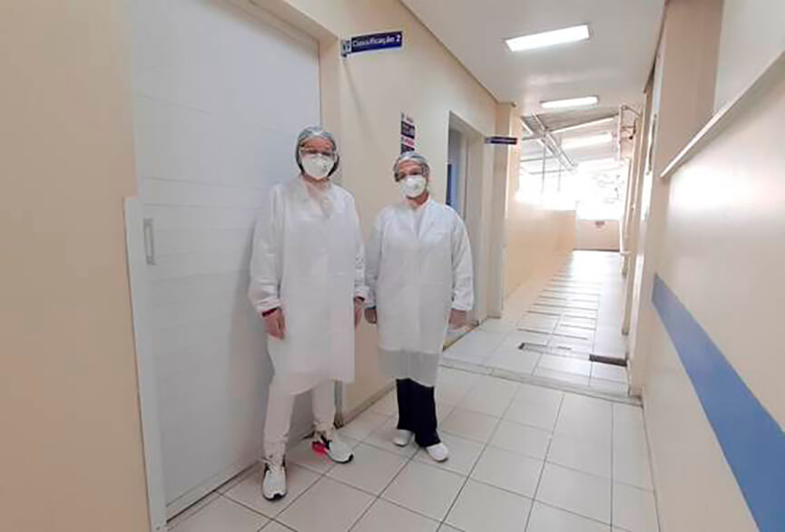 Doação de avental ao Hospital São Vicente. (Foto: Divulgação) Doação de avental ao Hospital São Vicente. (Foto: Divulgação)