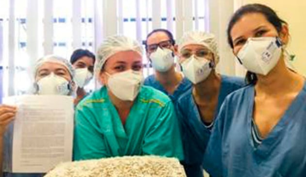 Carinho emociona profissionais da linha de frente do Hospital São Vicente. (Foto: Divulgação)