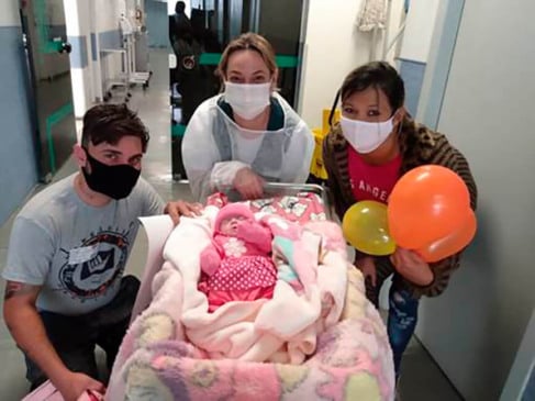 Bebê prematuro recebe alta do Hospital Universitário. (Foto: Divulgação)