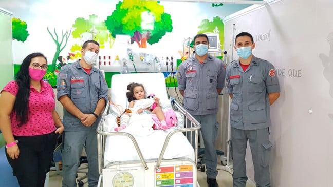 Visita Bombeiros ao Hospital Universitário. (Foto: Divulgação)