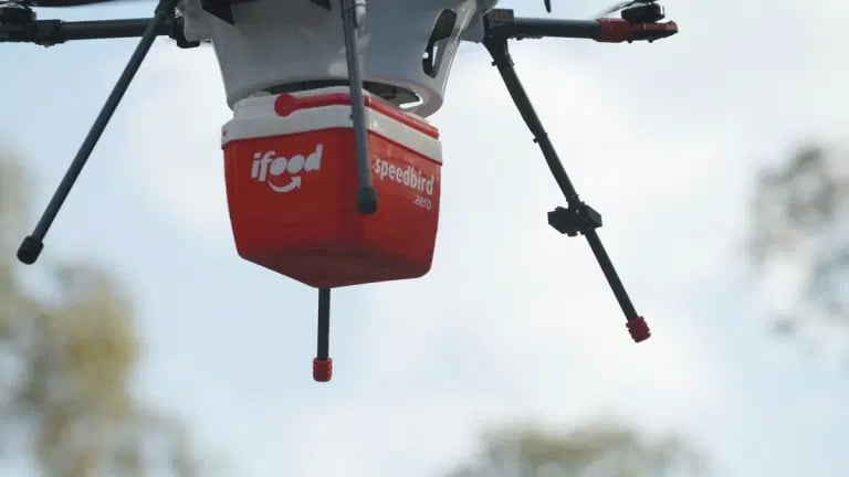 IFood inicia testes para entregas de comida com drones no Brasil