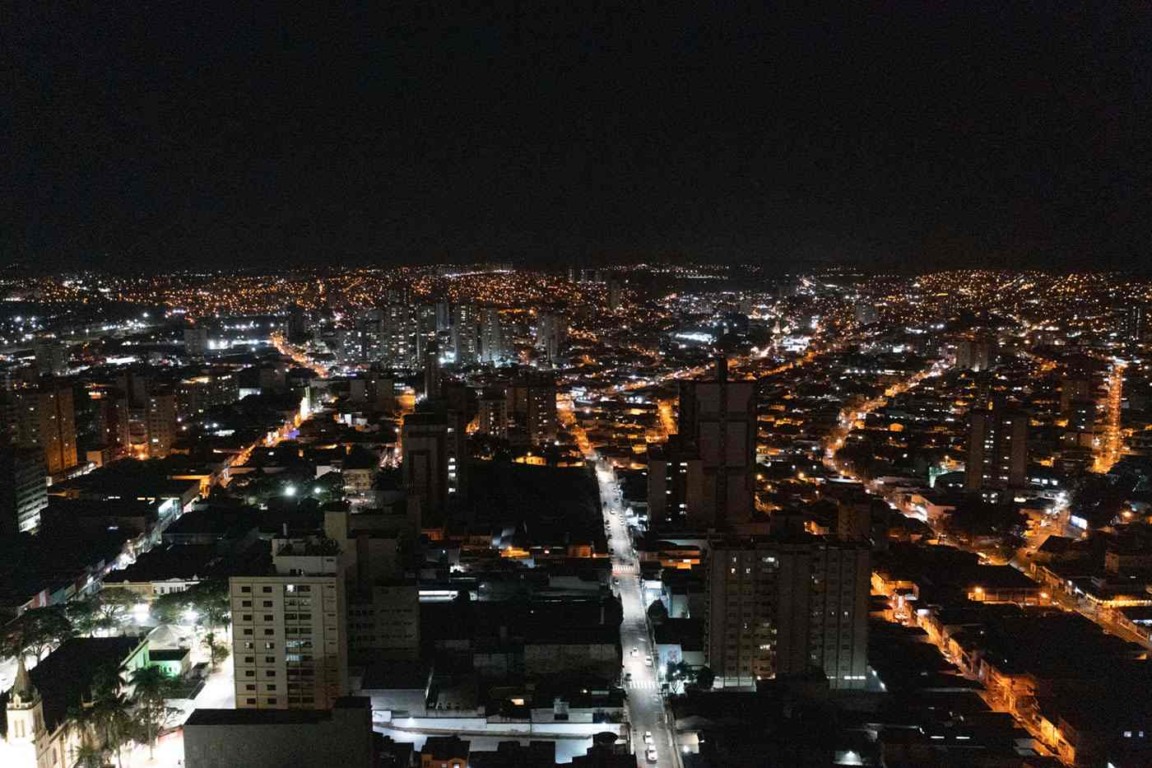 Foto noturna de Jundiaí