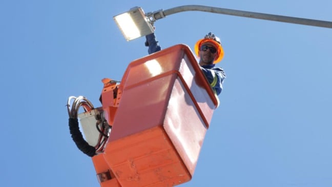 Instalação de lâmpadas LED na AV. Clemente Rosa