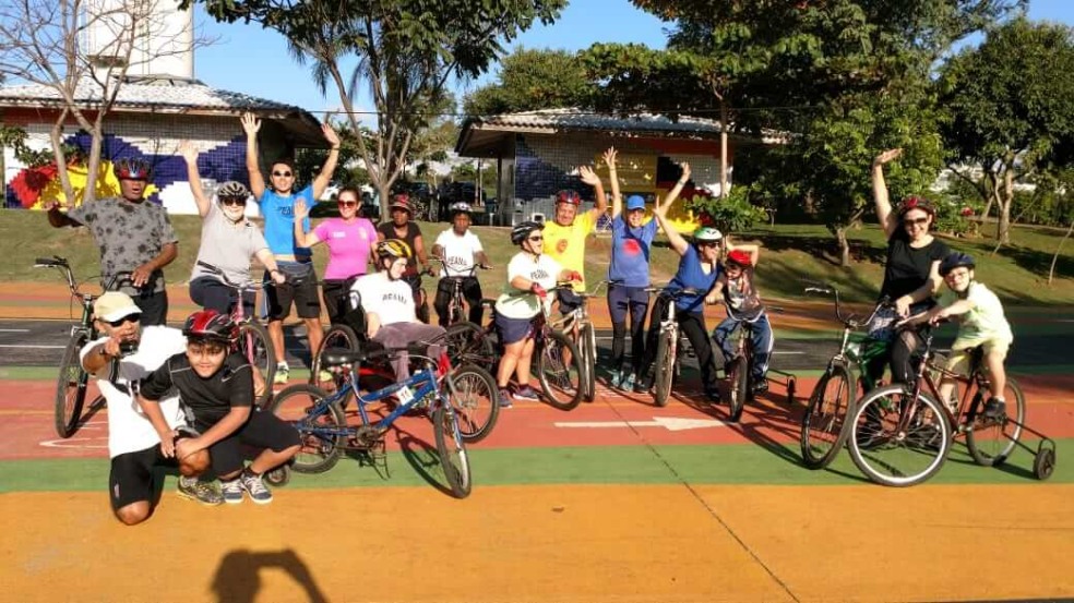 Aulas são gratuitas e custeadas pelo aluguel de bicicletas realizado pela instituição, no Parque da Cidade