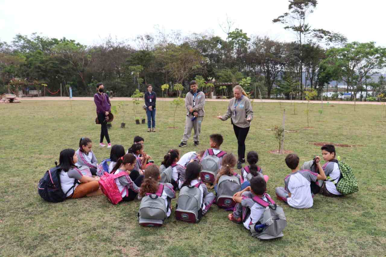 Alunos de Jarinu participaram do plantio de árvores no Mundo