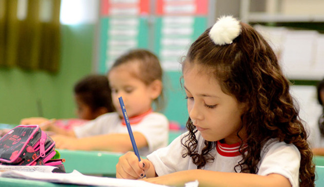 Crianças em sala de aula