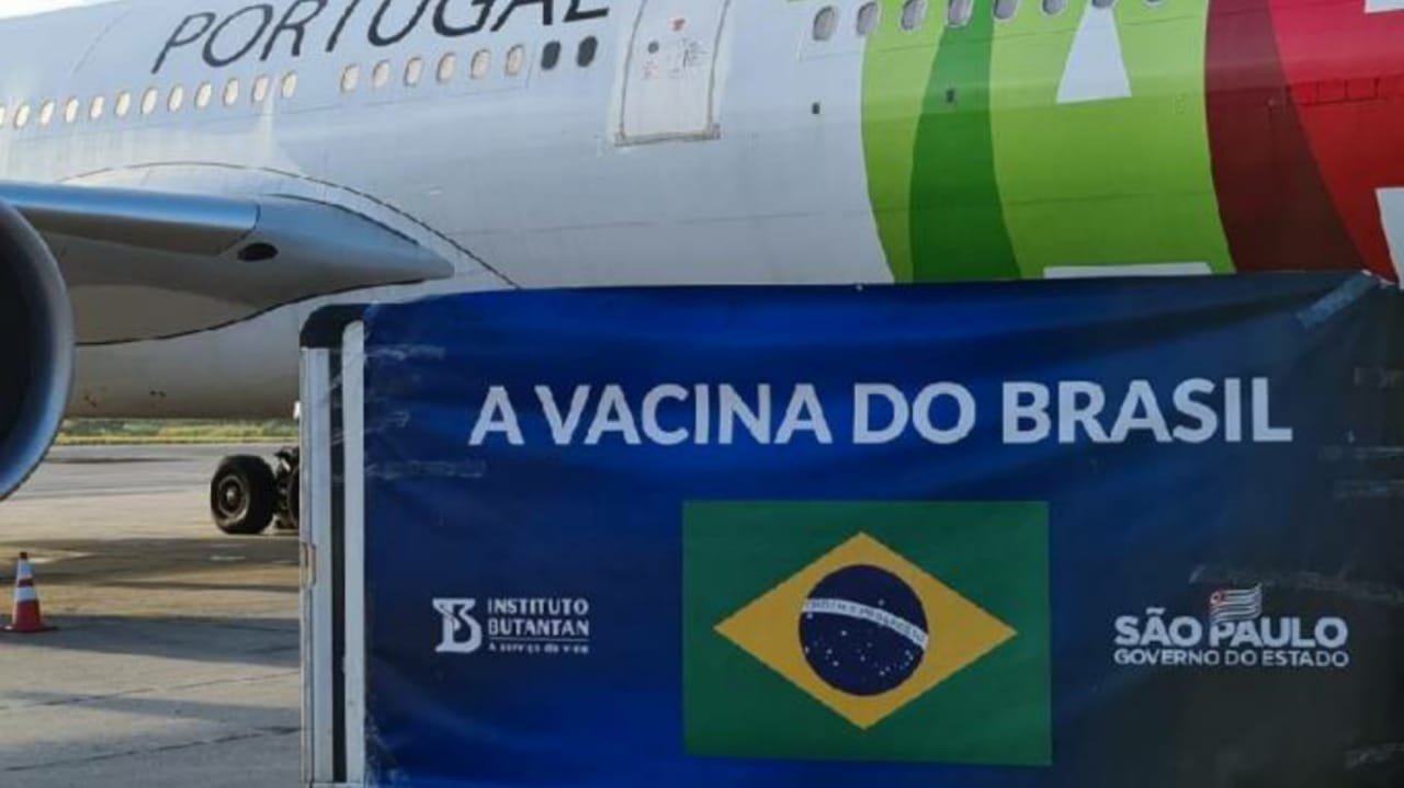 Instituto Butantan recebe insumos para fabricação da Coronavac