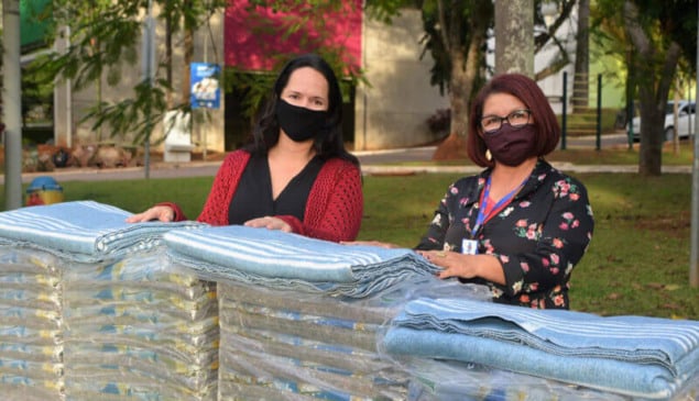 Funcionários da DAE Jundiaí doam cobertores para a Campanha de Inverno