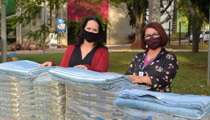 Funcionários da DAE Jundiaí doam cobertores para a Campanha de Inverno