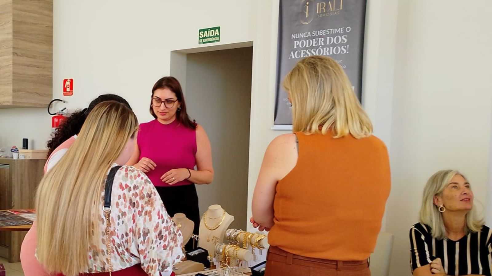 Mulheres em compra.