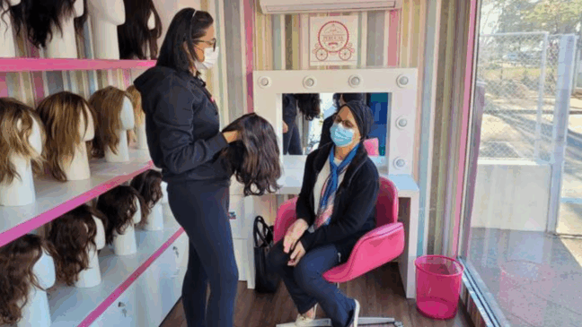 Pacientes oncológicas recebem perucas no Hospital São Vicente