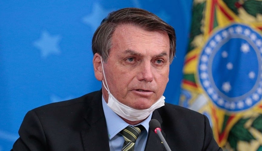 Foto de Jair Bolsonaro com máscara de proteção individual
