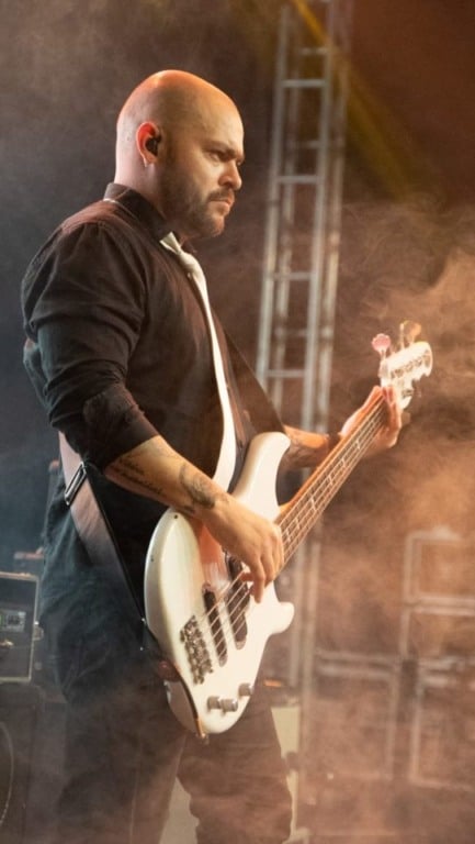 joao-pedro-contrabaixo-show