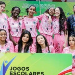 Time de escola de Louveira.