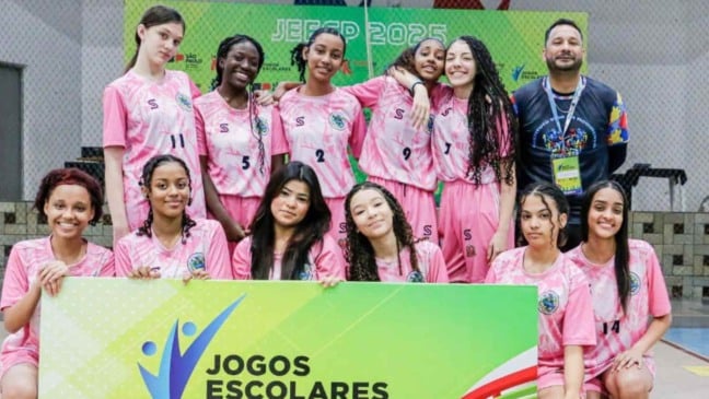 Time de escola de Louveira.