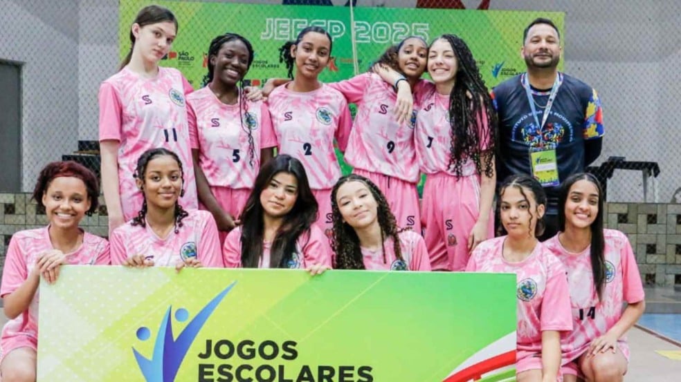 Time de escola de Louveira.