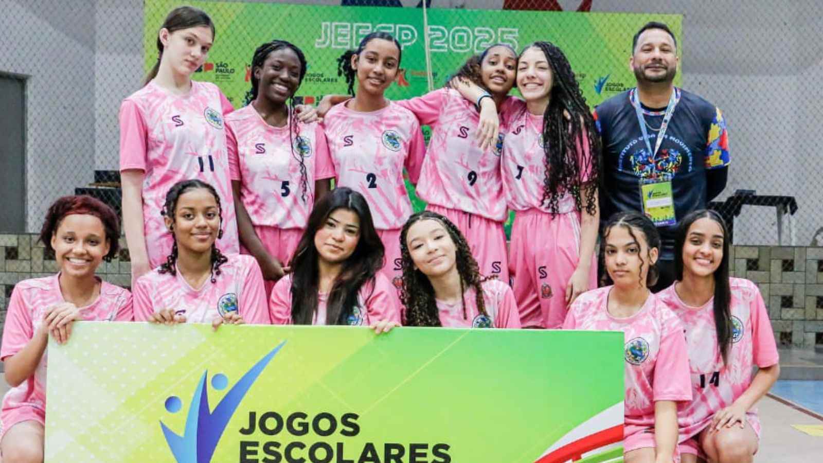 Time de escola de Louveira.