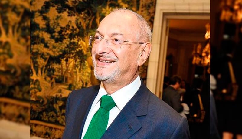 Renato Nalini usa terno em ocasião especial