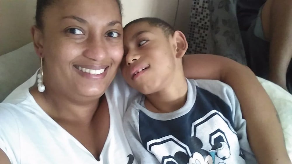 Gabriel e a mãe Indianara