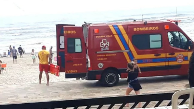 Carro do Corpo de Bombeiros na praia