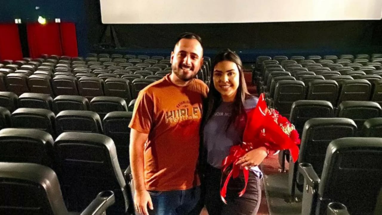 Jovem é pedida em casamento em sala de cinema, em Sorocaba