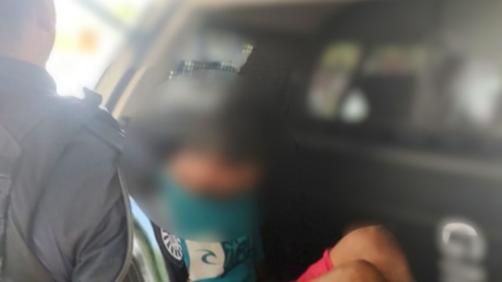 Apoio tático prendendo foragido