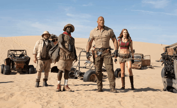 Personagens de Jumanji em um deserto