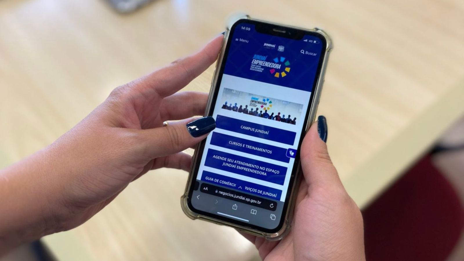 Celular com a tela aberta no Jundiaí Empreendedora.