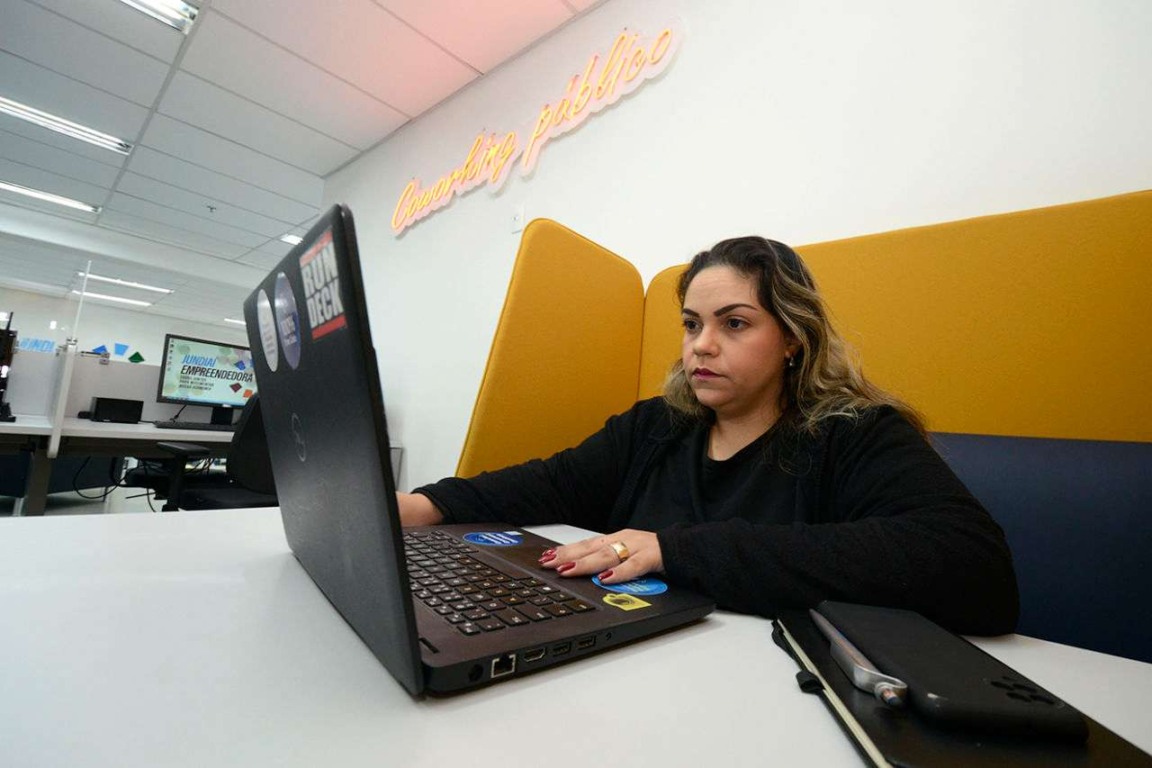 jundiai-empreendedora_Maine de Lima-usa-o-local-para-trabalhar-compressed