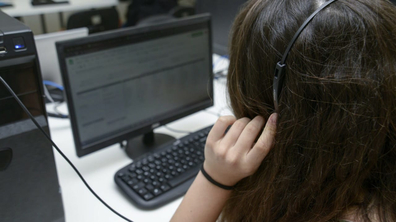 Atendente do Central de Monitoramento de Covid-19 de Jundiaí