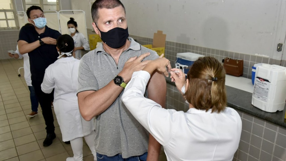 Jundiaí inicia nova etapa de vacinação dos profissionais da saúde