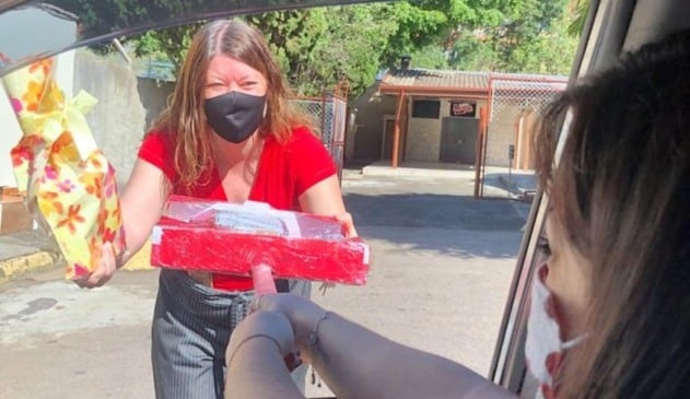 Publicitária de Jundiaí roda 130 km e faz “aniversário delivery”