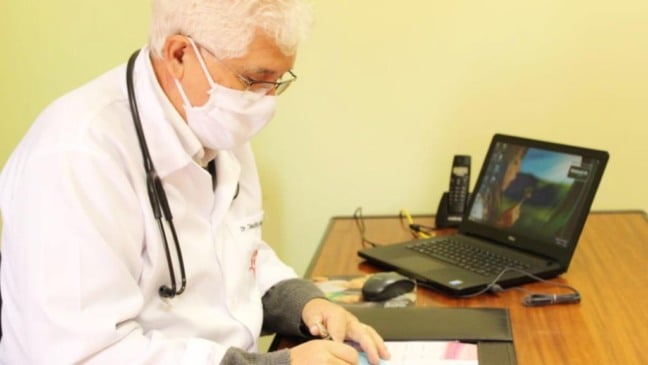 "Tenho casos clínicos com estas comorbidades e que não experimentaram o
esperado agravamento da doença, pois aderiram ao uso do kit anti-covid", diz Dr. Cláudio Miranda (Foto: Divulgação)