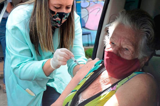 Vacinação idosos em Várzea Paulista. (Foto: Divulgação)