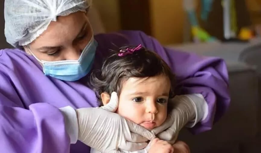 Kyara possui Atrofia Muscular Espinhal (AME). (Foto: Reprodução/Instagram)