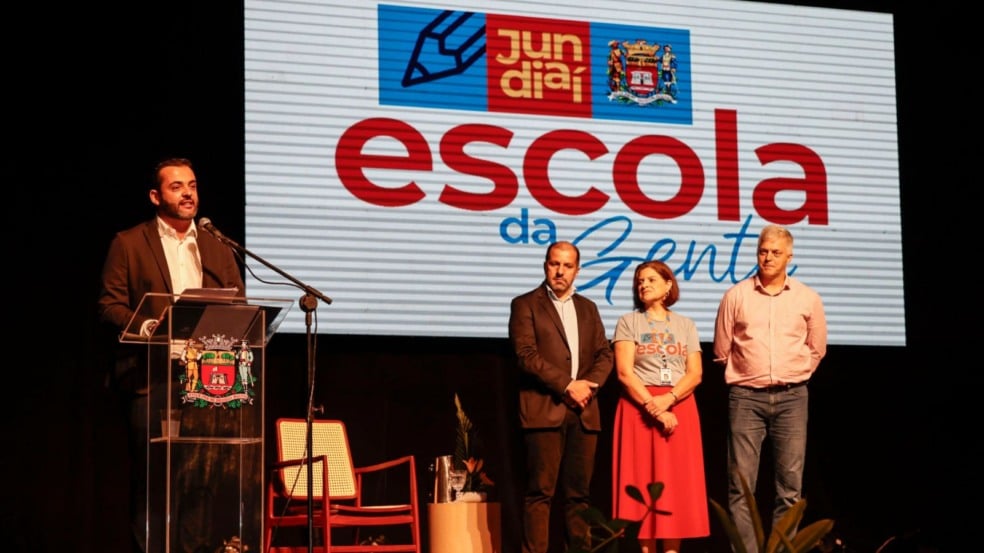 Martinelli discursando em evento.