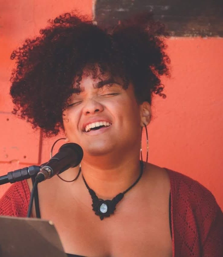 larissa-franca-salviano-backing-vocal-show